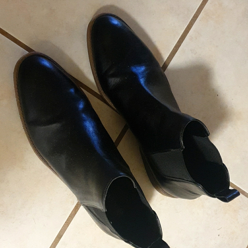 Black Chelsea Boots (Golaiman)